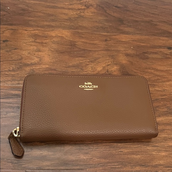 Coach NWOT Pebble Leather Accordion Zip Wallet (F16612) in Brown - Picture 1 of 14
